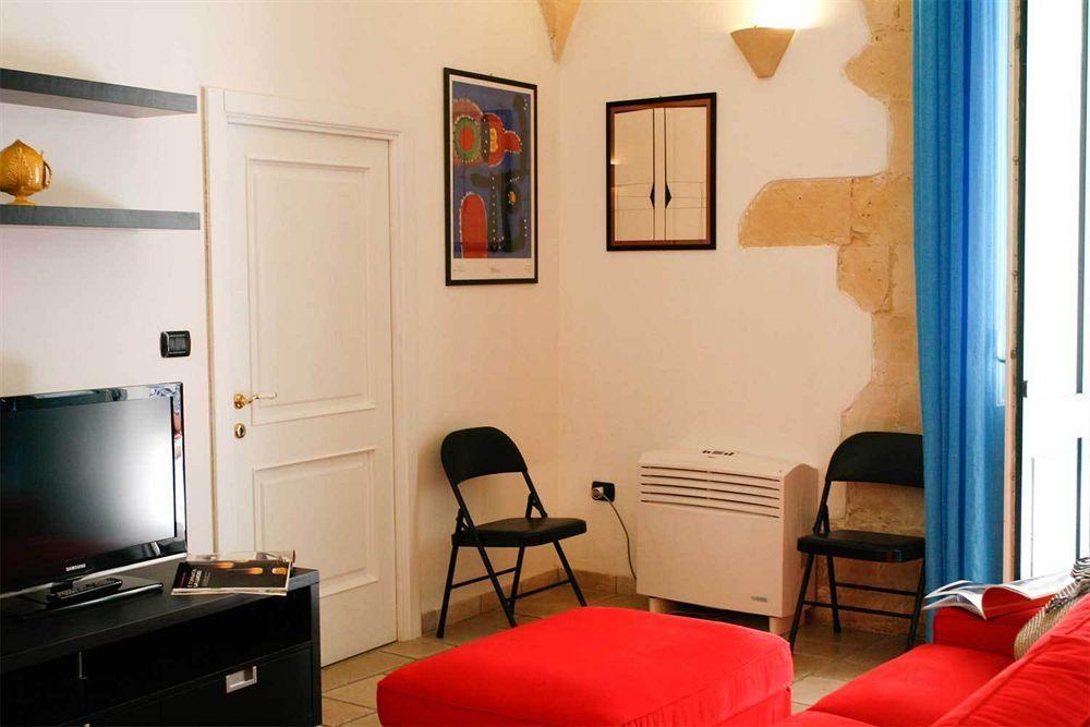 Sacre Bleu Apartments Λέτσε Εξωτερικό φωτογραφία